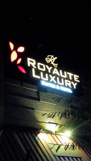 Отель Royaute Luxury Suites and Hotel Gulberg Lahore  Лахор